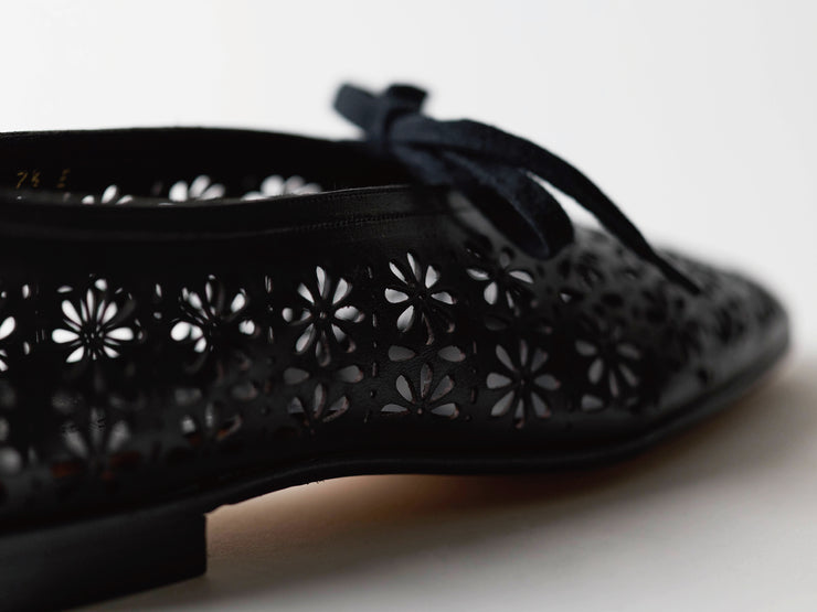 STYLE. A0094 CUT PUMPS