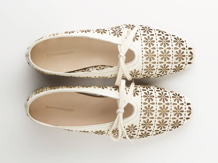 STYLE. A0094 CUT PUMPS