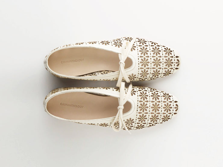 STYLE. A0094 CUT PUMPS