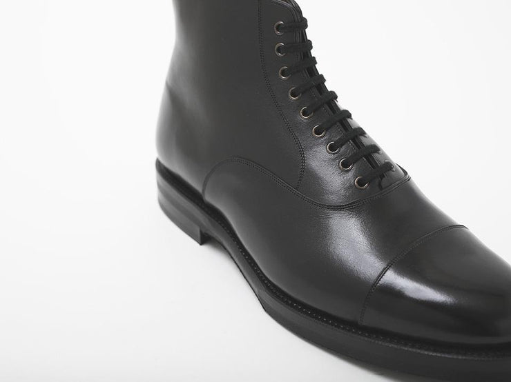STYLE. A1384 OXFORD BOOTS